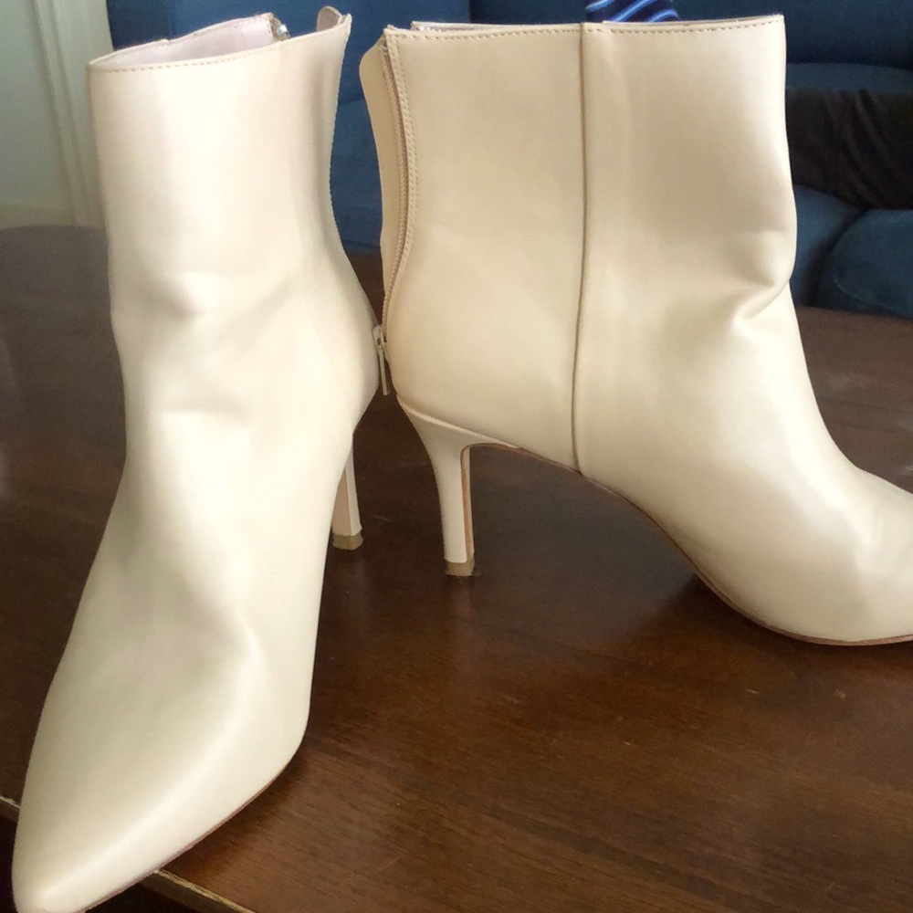 x House Of Harlow 1960 Lily Bootie in Nude. Size 9. Never worn out of the house.